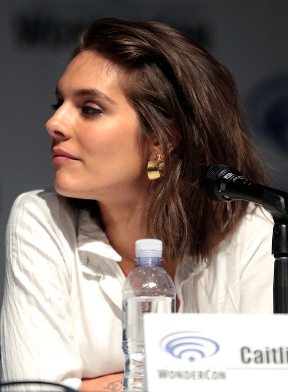 Caitlin Stasey as Gloria