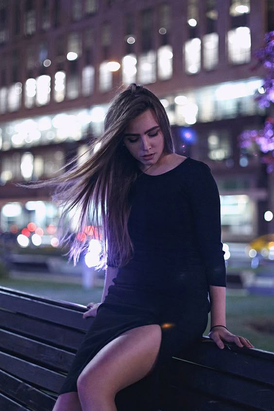 “DASHA” by Anna Vladimirova | Night city portraits Mehr