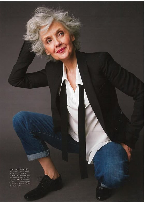 y'know....not sure how I feel about this. she's got great style, but no, not really for me, the whole tie and menswear thing...but still, striking and comfortable and wearable