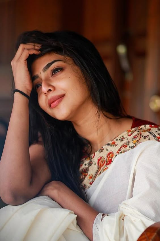 Aishwarya Lekshmi Aishu in Saree