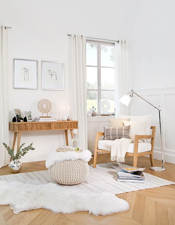 Los muebles de la marca holandesa poseen un diseño moderno e industrial. Detrás de Zuiver hay un equipo creativo joven que sabe cómo crear productos modernos y con estilo: desde luces hasta muebles y accesorios perfectos para la casa. // Decoración Interiores Diseño Estilo Nórdico Escandi Muebles Inspiración Ideas Alfombra Silla Salón Mesilla Mesa Negro Minimal