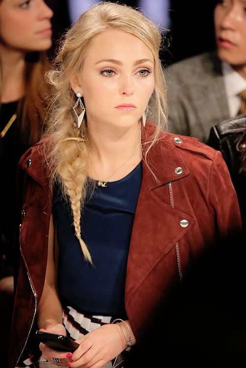 AnnaSophia Robb.