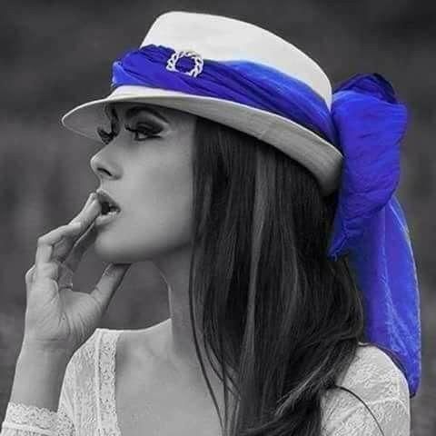 Renkler 💙. #blackandwhiteportraitswomen