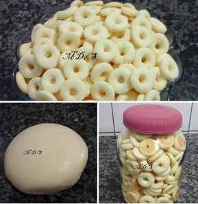 Misture tudo numa bacia até que fique uniforme. Faça os modelinhos que desejar e leve ao forno a 170 graus por 15 minutos