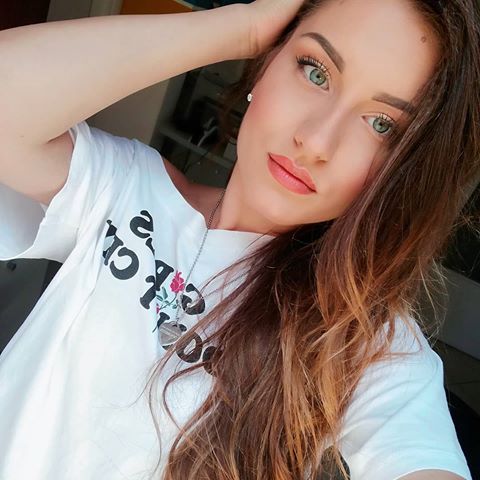 Moda dating site. Intalnirea femeii Poissy.
