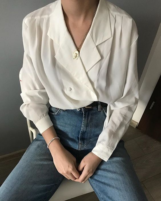 There are never enough white blouses for me too. Each of them is unique 💔