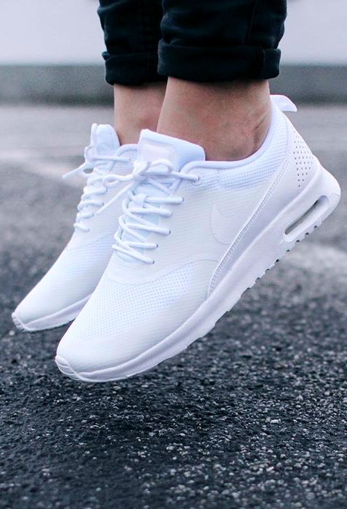 ladies white nike shoes