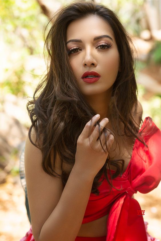 Actress Catherine Tresa Latest Hot Photoshoot HD Stills - Social News XYZ
