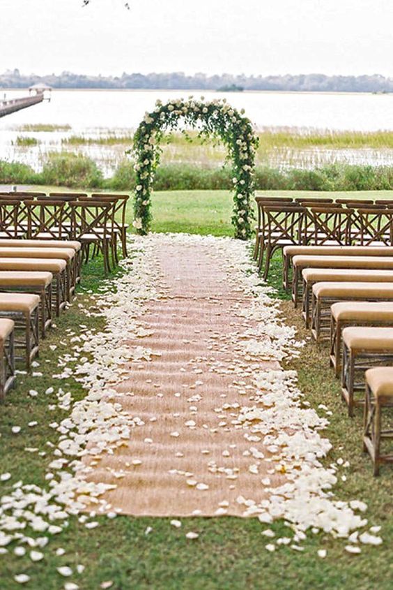 Burlap Rustic Wedding Aisle Runner In 2020 Aisle Runner Wedding