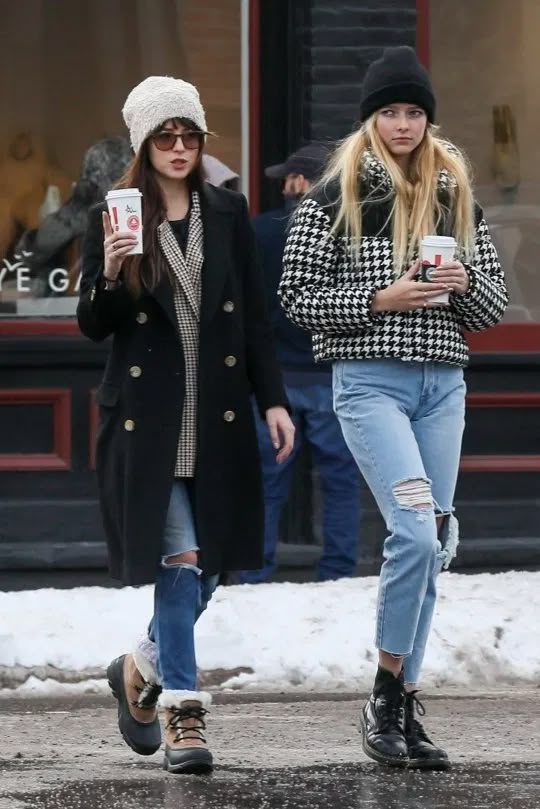 Dakota Johnson bonds with Chris Martin and Gwyneth Paltrow\'s daughter Apple