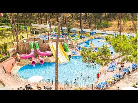 Los Mejores Hoteles Con Toboganes De Andalucía Animación Y Todo Lo Que Los Pequeños De La Casa Necesitan Para Pasar Las Mej Parque Acuatico Hoteles Toboganes