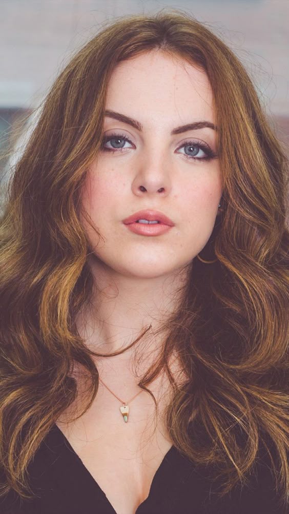 Elizabeth Gillies 2019 4K Ultra HD Mobile Wallpaper.