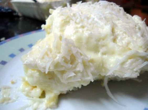 Bolo de coco molhadinho, uma excelente opção para sua festa e até mesmo para seu lanche da tarde. Fácil e rápido de fazer! Ingredientes: Massa: 3 ovos 2 xÃ