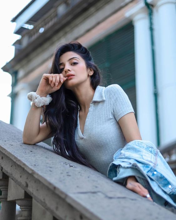 Aryanshi Sharma new hot pic | Photo Adda