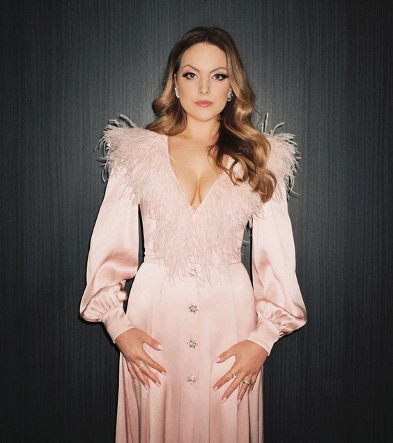 Elizabeth Gillies on Instagram: "How’s everybody feeling? 2022 seems boring so far."