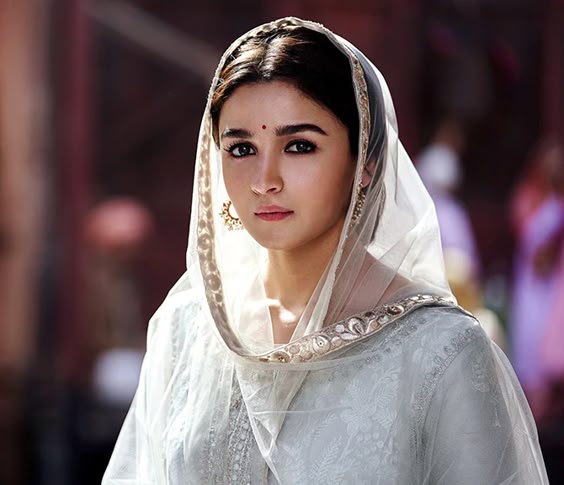 Ranbir Kapoor And Deepika Padukone In Talks For A Cameo In Alia Bhatt\'s Gangubai Kathiawadi