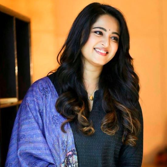 Anushka Shetty Biography, Wiki, Age, Phone Number, Height, Affairs,