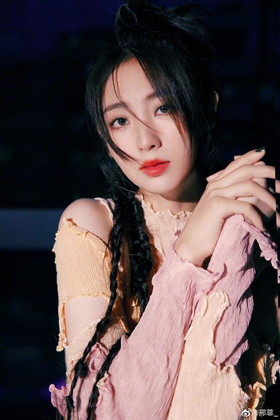 Xing Fei at fashion event | China Entertainment News
