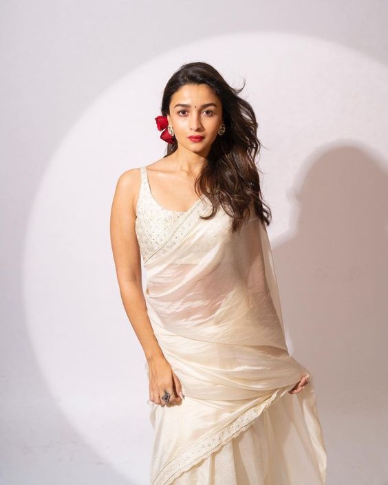 Alia Bhatt looks dreamy in an ivory organza saree for "Gangubai" promotions!