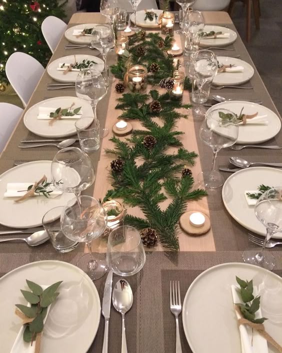 Mesapostað½SIMPLICIDADE! Uma mesa simples e maravilhosa! Pode jogar umas luzes de natal! Fica show! #mesaposta #mesadecorada #mesaarrumadaâ¦