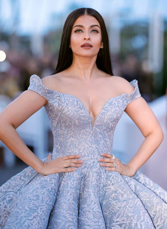 18 Photos Of Aishwarya At Cannes That Turned Me Into Her Royal Majesty\'s Loyal Subject