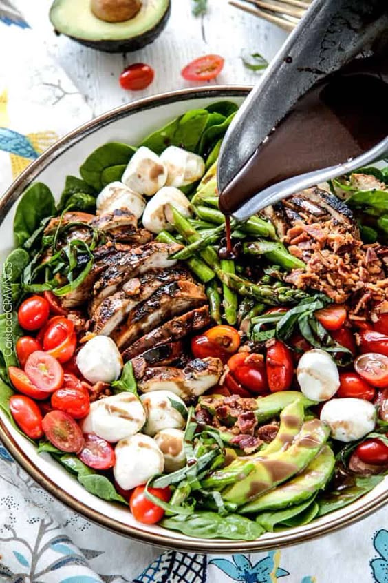 Grilled Caprese Chicken Salad with the most incredible balsamic marinated chicken, fresh tomatoes, creamy mozzarella, grilled asparagus, creamy avocado and crispy bacon all drizzled with Creamy Balsamic Reduction Dressing. Out of this world! #summersalad #springsalad