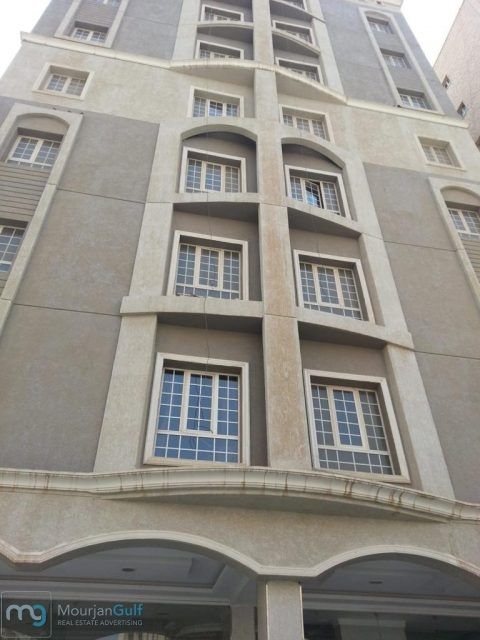 عماره للايجار بالمهبوله للشركات موقع متميز جدا جدا العماره تري البحر موجود امام العماره ساحه كبيره واجهه مميزه ونظيف Building Multi Story Building Structures