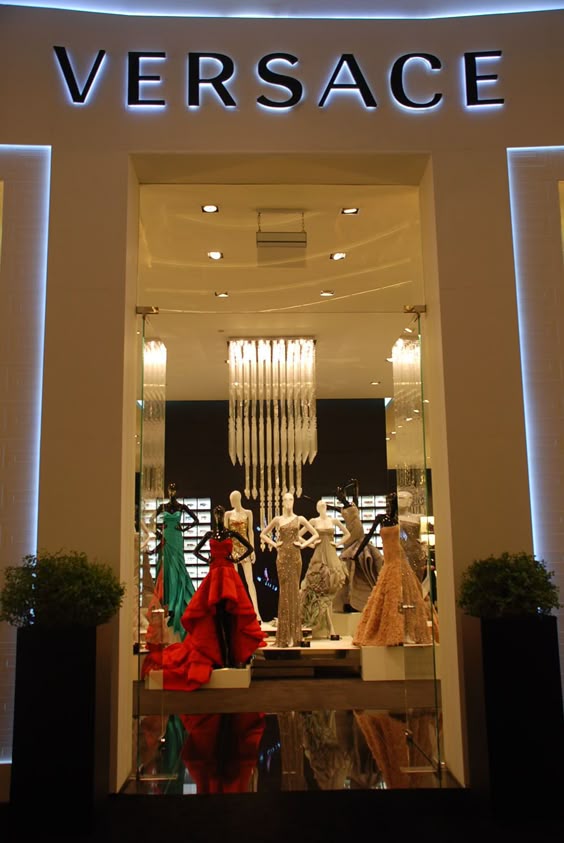 ブルーノマーズも激愛する「Versace(ヴェルサーチ)」の男女別人気 ブルーノマーズも激愛する「Versace(ヴェルサーチ)」の男女別人気