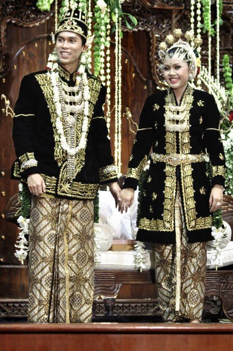 Pakaian Adat Jawa Tengah pakaian adat Jawa Tengah - pakaian tradisional Jawa Tengah - baju adat Jawa Tengah | Pakaian tradisional, Pakaian, Menggambar pakaian