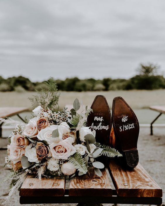When planning a rustic wedding try to find a location that speaks to what type of wedding you would like to have. Remember there are rustic bohemian weddings, rustic chic weddings, vintage-inspired rustic weddings and more. Are you planning a wedding? Check out rusticweddingchic.com for more inspiration | Photo: @photographybykylee