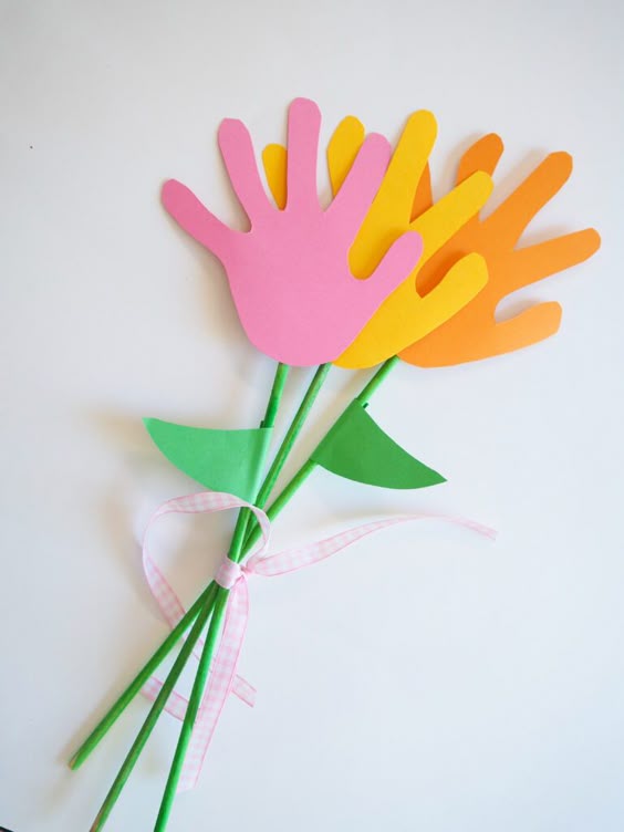 Mother\'s Day Craft: Easy Hand Shaped Flower Bouquet - The Chirping Moms