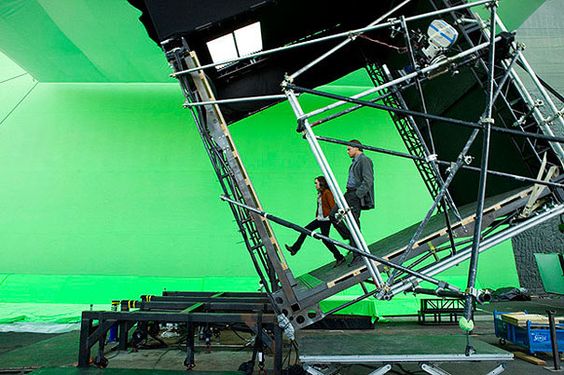 30 Awesome Behind The Scenes Shots From Famous Movies