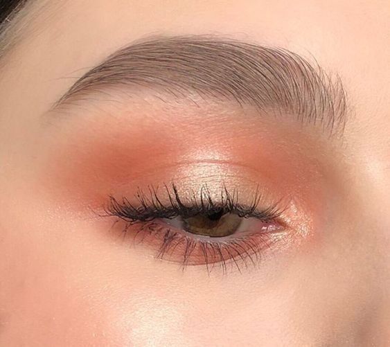 Comment obtenir un maquillage doux et glam Superbe