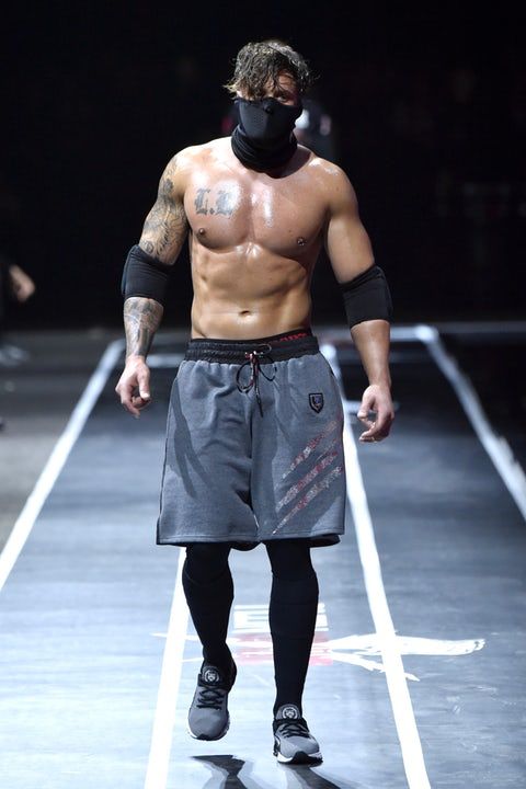 Philipp Plein 写真 ポーズ 男 スポーツウェア 服装 Philipp Plein 写真 ポーズ 男 スポーツウェア 服装