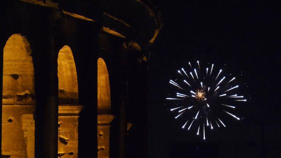 Hoe Oud En Nieuw In Europese Steden Is Gevierd Nos In 2021 Steden Vuurwerk Rome