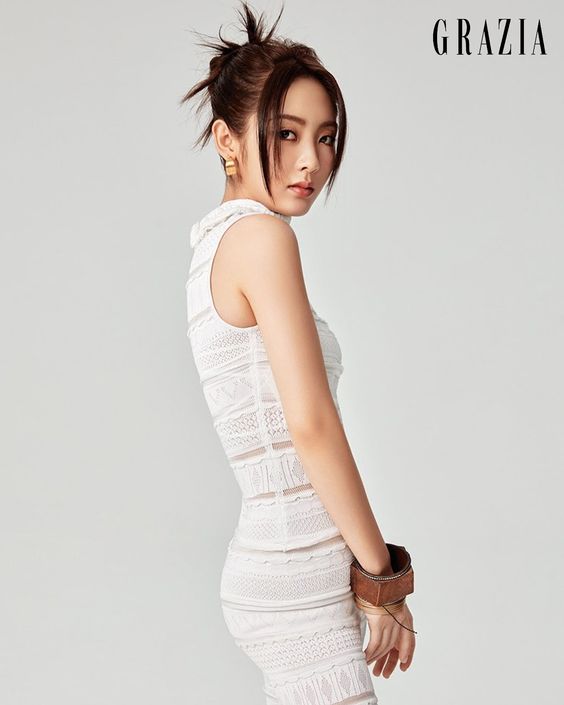 Xing Fei poses for photo shoot | China Entertainment News