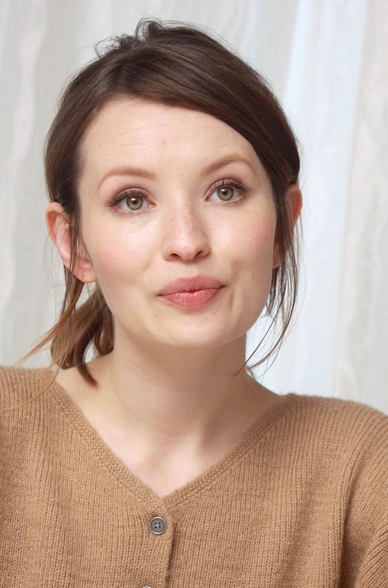 Emily Browning - Girl Celebrity