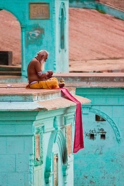The beautiful colors and life of Varanasi, India as photographed by Ramnath Siva