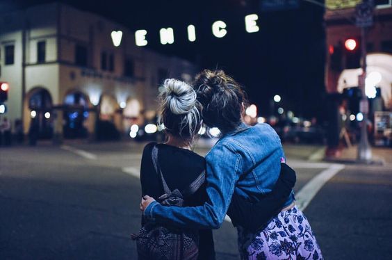 See this Instagram photo by @sarahholl • 3,261 likes (Best Freunde)
