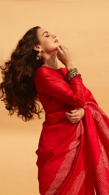 Dia Mirza Rekhi on Instagram: "Dhua chata gagan mera ❤️ #Workmode in @studio_medium saree and @silverstreakstore jewellery 🌹 Styled by @theiatekchandaney MUH by @shraddhamishra8 Photos by @shivamguptaphotography Managed by @exceedentertainment @shruti8711"