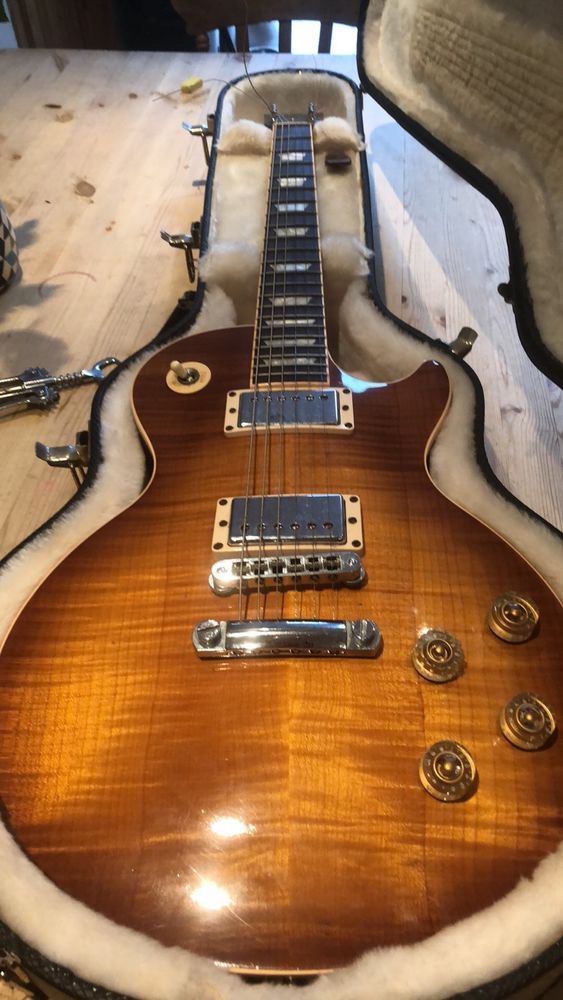 Gibson Les Paul Traditional Guitar In Good Condition Gibson Guitars Gibson Les Paul Guitar