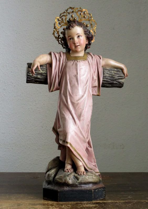 Etsy のYoung Jesus with Cross on the Rock Mountain Religious Statue Child Jesus Christ Antique Olot Spain /765(ショップ名:GliciniaANTIQUE)