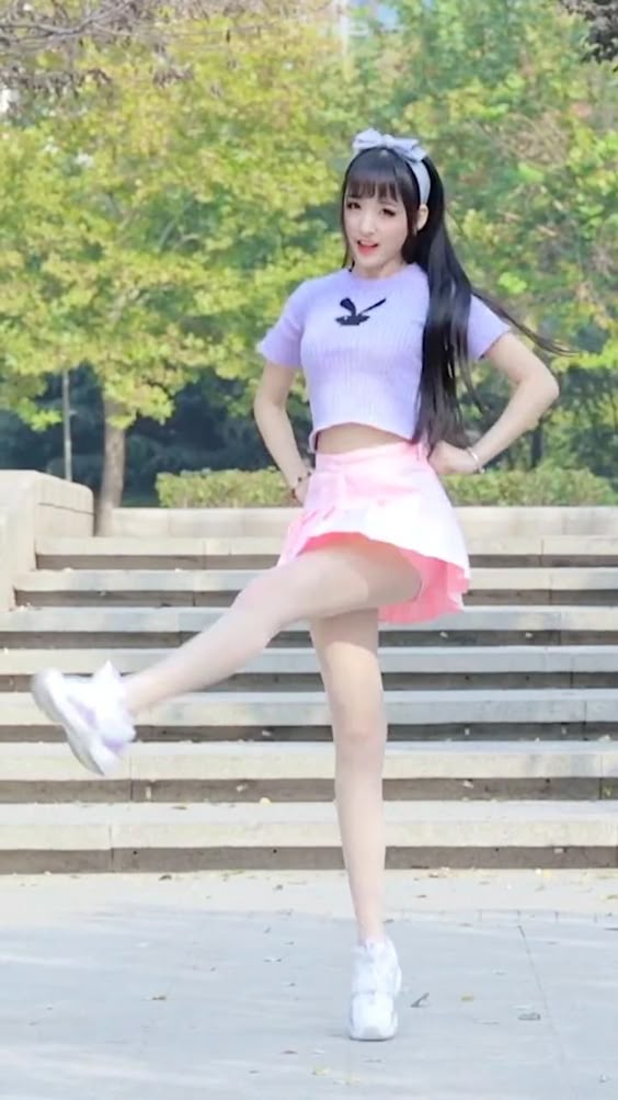 ใใณในใใฌใLeft left right right๏ผใฟใใชใงไธ็ทใซ่ธใใพใใใ๏ผ