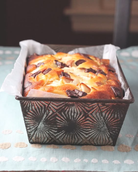 Yogurt cake with pear and dark chocolate