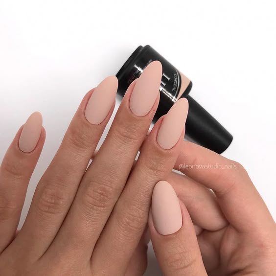 📎 @leonovastudio_nails ✔️Девочки голосуем, а вам какой больше нравится? Не забываем ставить лайк❤️ ПОДПИСАТЬСЯ🔴 🔝🔝🔝 Идея маникюра…