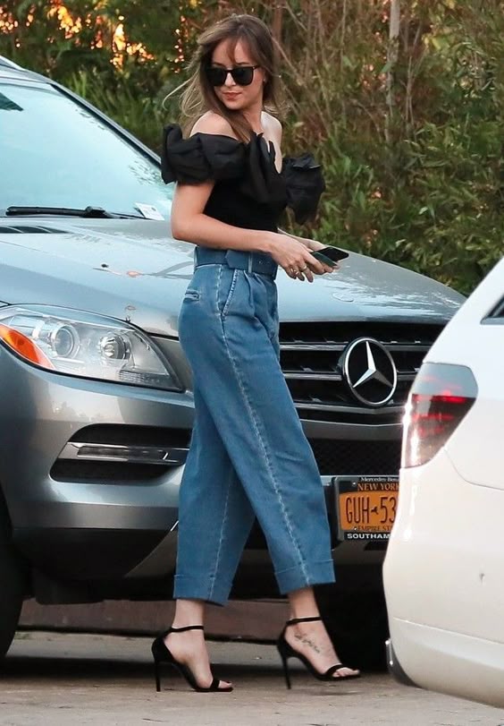 Dakota Johnson em evento em Malibu (Foto: Imaxtree)