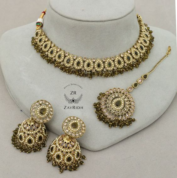 Do you love to make yourself different in any wedding event with respect to jewellery sense? This gorgeous choker set is all set to give you your desired look and style. About Anjali Necklace Set - Any formal dress will be enhanced by this amazing necklace choker set - The gorgeous colour variety of Indian choker sets is available for you - Any event i.e. Mehandi, nikkah, Haldi, or any dress including saree, lehenga this Asian choker set creates your look different Dimensions are as follows: The
