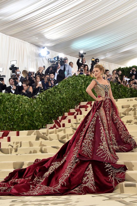 ¡Ay, Blake Lively! Nosotras también queremos llevar un vestido tan bonito como el tuyo