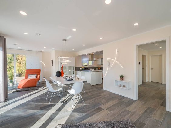 Esstisch aus Holz vor bodentiefen Fenstern Esszimmer Pinterest - esszimmer mobel vertraute atmosphare stuhle Esstisch aus Holz vor bodentiefen Fenstern Esszimmer Pinterest - esszimmer mobel vertraute atmosphare stuhle