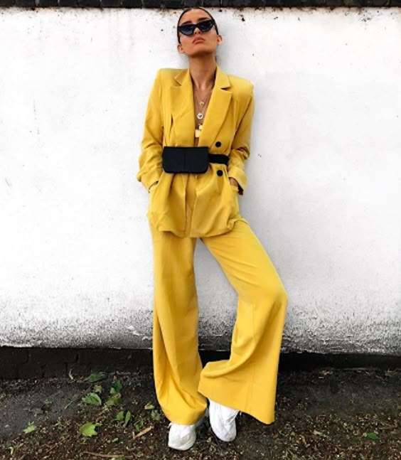 Alicia Roddy is stylish, sporty, modern and chic. I love practically every outfit that she posts and itâs easy to be inspired by them. That is why I decided to share the ones I like best with you.
